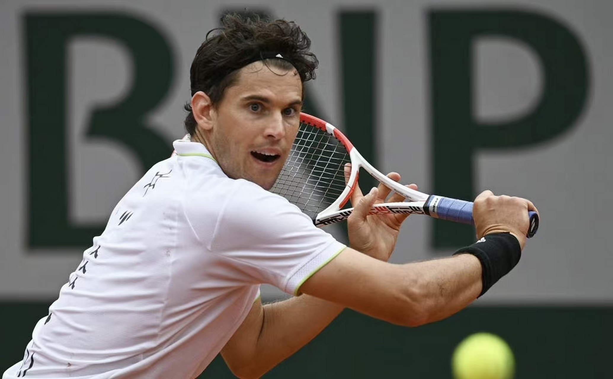 爱游戏-蒂姆回归赛场，大胜首场状态亮眼，TES观众沸腾！的简单介绍