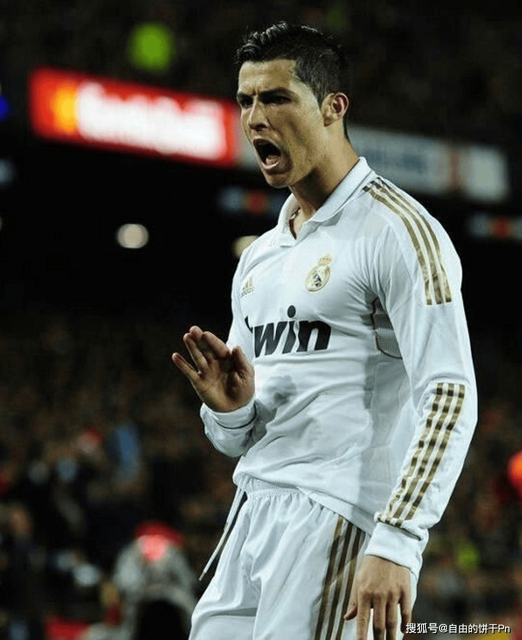 爱游戏体育-C罗回归赛场，回归赛场首场状态亮眼，巴塞罗那观众沸腾！的简单介绍
