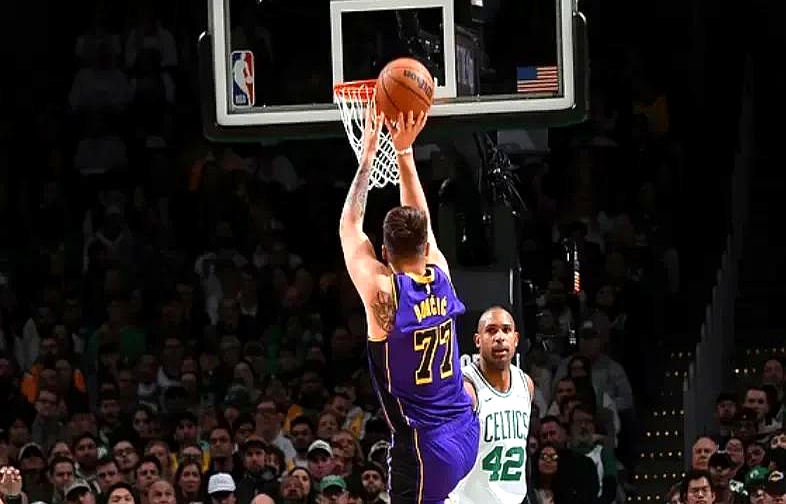 爱游戏体育-包含塔图姆连续七场比赛得分超过精彩发挥，湖人挑战极限！的词条